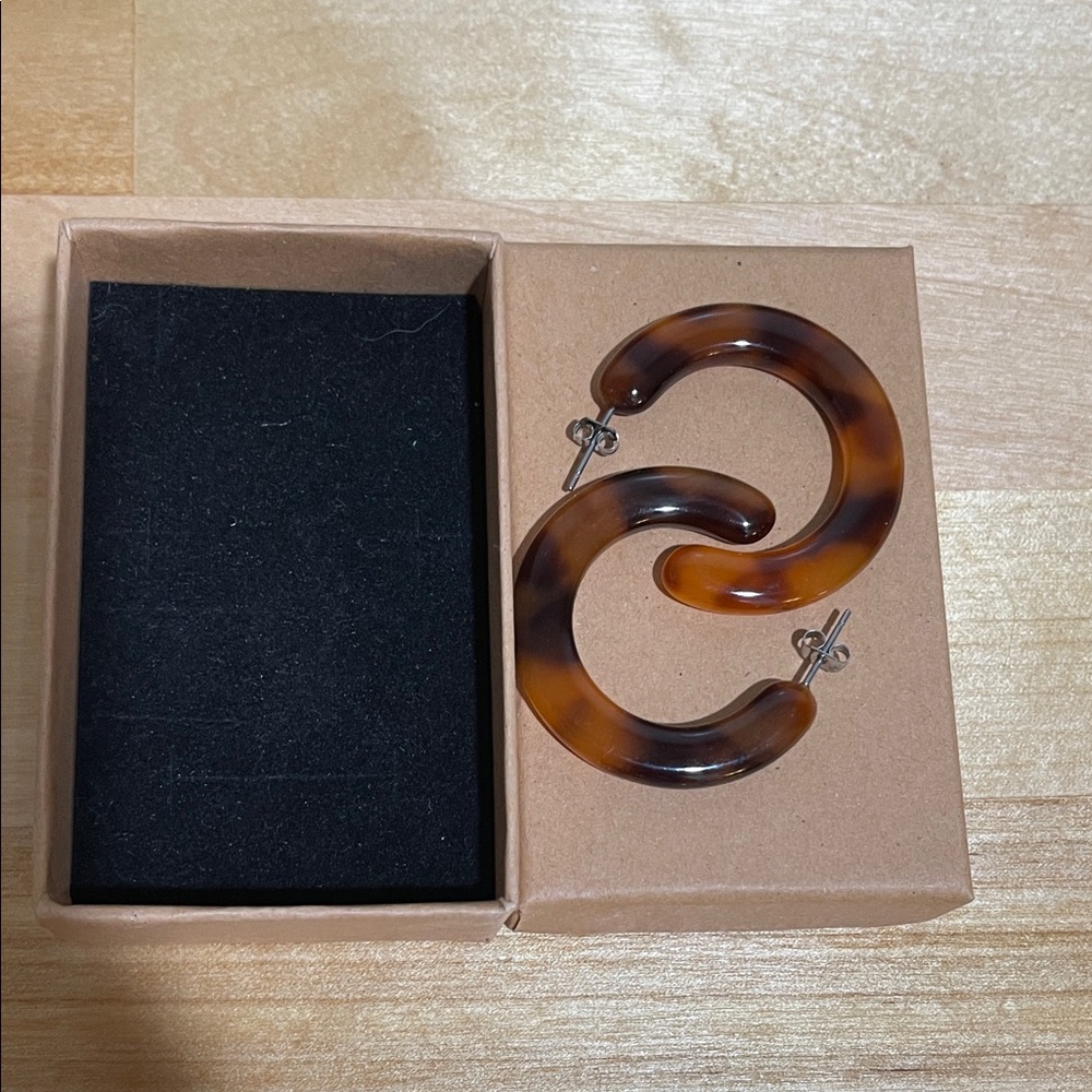 New machete Kate hoops tortoise shell hoop earrings